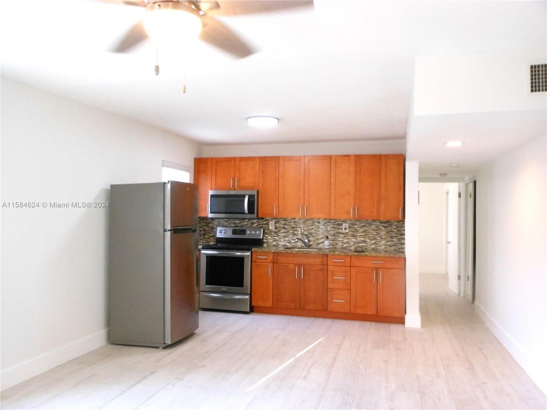 219 SW 9th Ave Unit 1, Miami, FL 33130 Room for Rent in Miami, FL