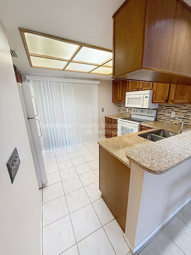 Building Photo - 217 Woodlake Wynde