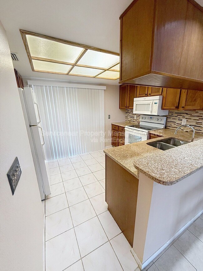 Foto del edificio - 217 Woodlake Wynde