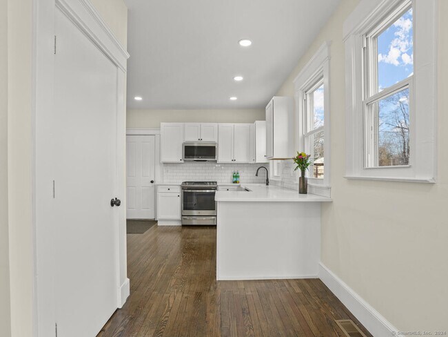 Foto del edificio - 97 Noble Ave