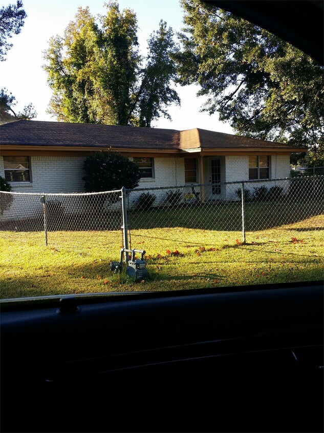 106 E Piney Rd, Pine Bluff, AR 71602 House for Rent in Pine Bluff, AR