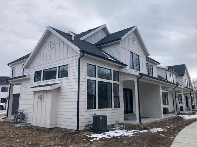 Building Photo - 6804 Sun Rock Cove