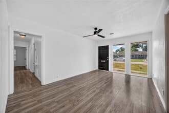 Building Photo - 6207 Heron Dr