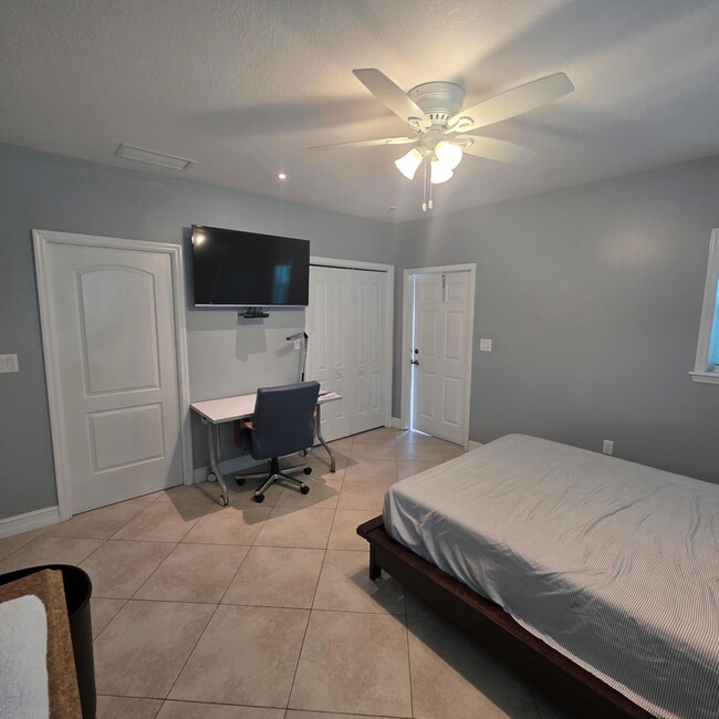 Building Photo - 121 Dove Lake Dr