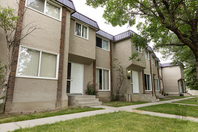 Building Photo - University Townhomes