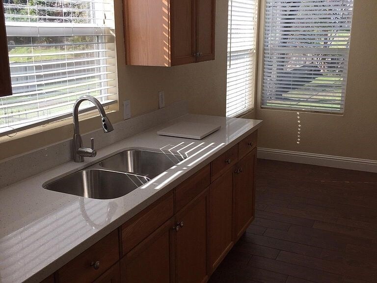 Foto del edificio - 3116 River Blvd