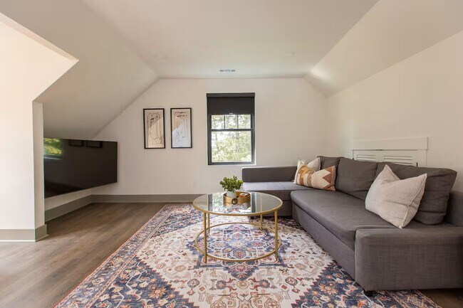 Large, beautifully appointed living room - 18115 Nottingham Rd