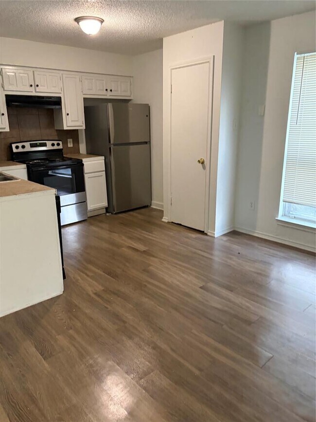 Foto del edificio - 8503 Colony Loop Dr