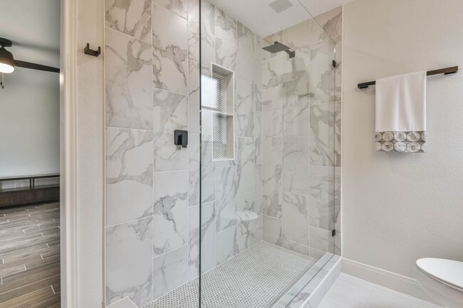 Building Photo - 2718 Foliage Green Dr