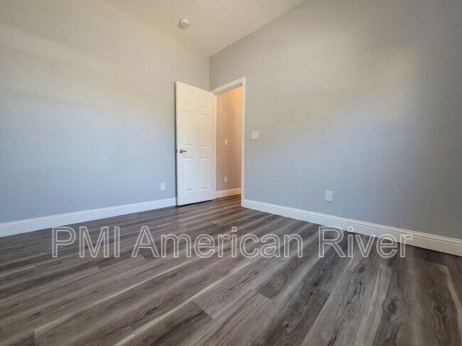 Building Photo - 12 Roscommon Ct