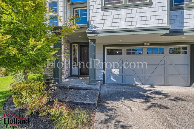 Building Photo - Gorgeous & Spacious Home 4 beds 2.5 bath!!...