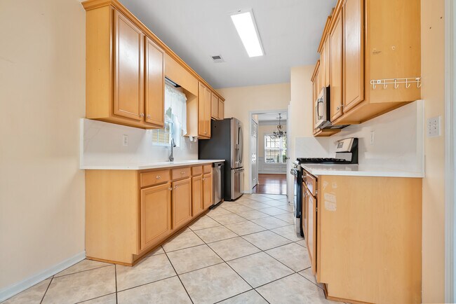 Building Photo - 847 Edgeley Ln