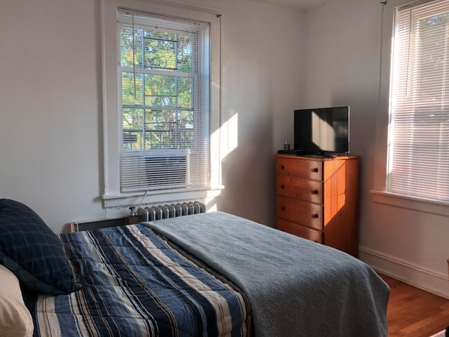 Foto del edificio - 311-315 Queen Anne Rd