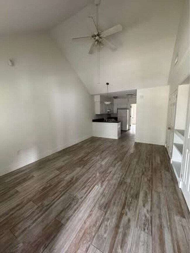 Foto del edificio - Large One Bedroom Across from the Beach in...