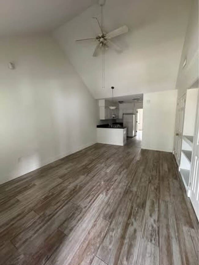 Building Photo - Large One Bedroom Across from the Beach in...