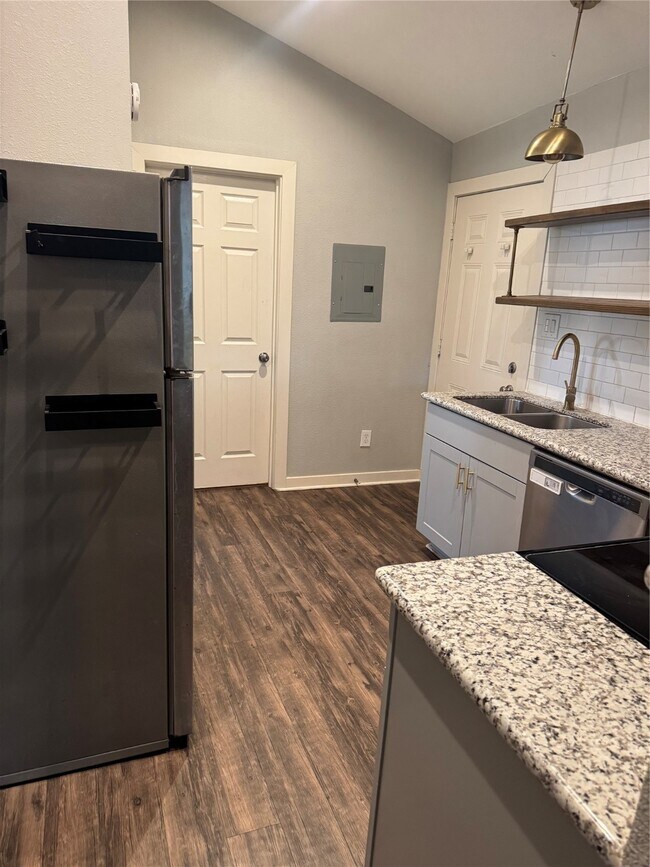 Foto del edificio - 4630 Woodside St