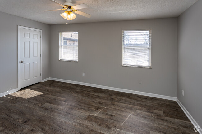 Interior Photo - Heritage Court