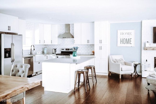 Foto del edificio - 7200 Mill Ridge Rd