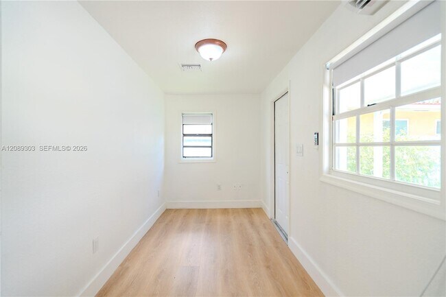 Foto del edificio - 27 SW 55th Avenue Rd