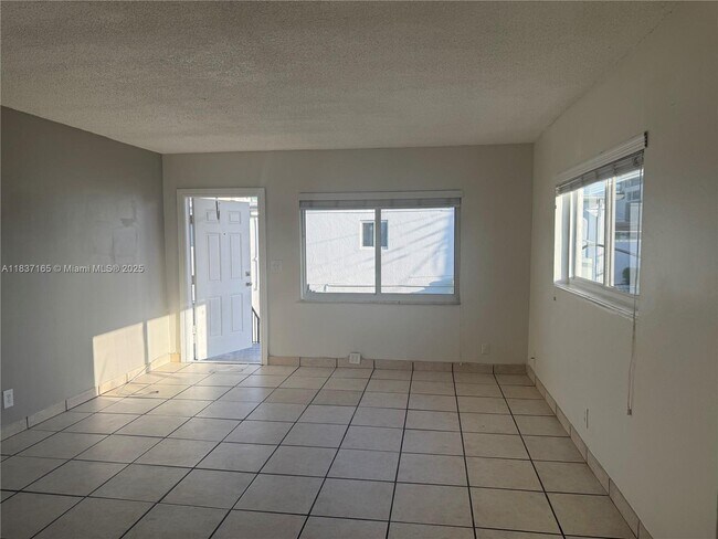 Foto del edificio - 715 NE 2nd Ave