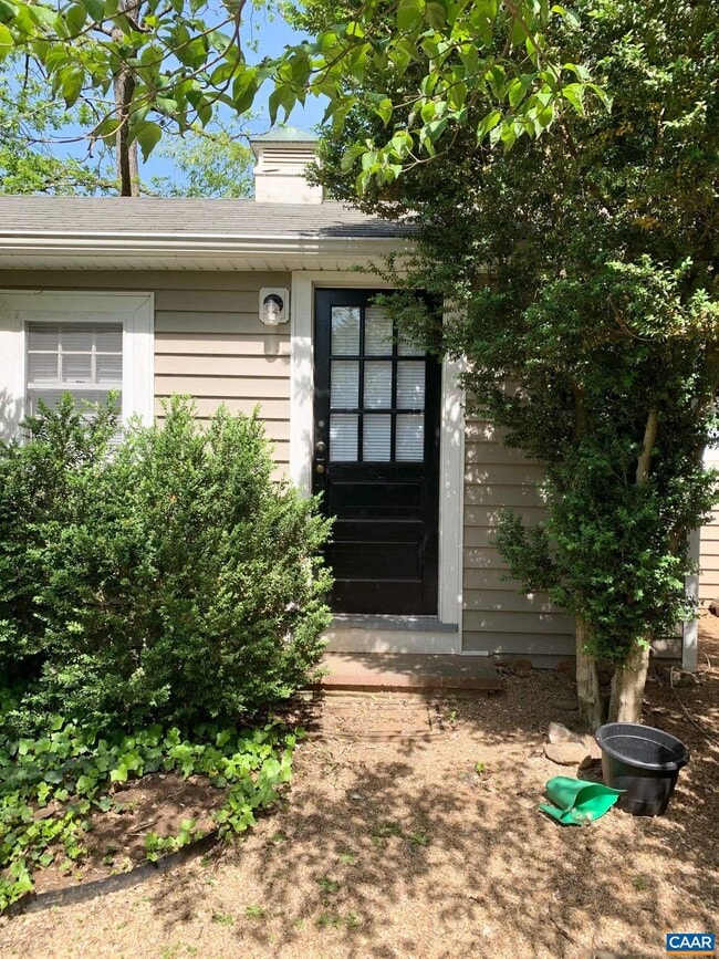 Building Photo - 111 Chelsea Dr