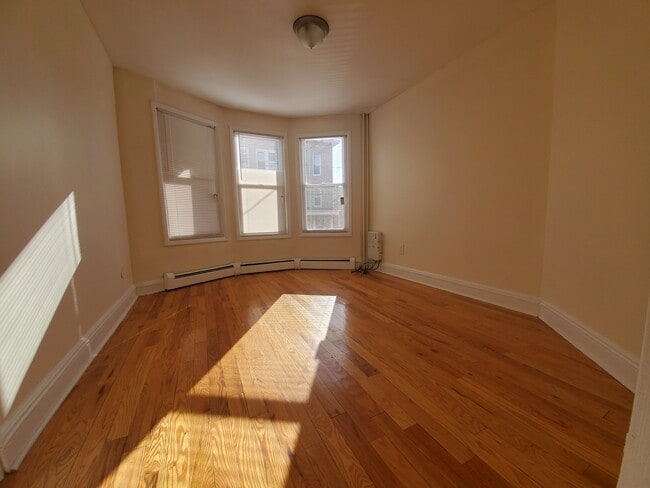 Building Photo - 164 Highland Ave