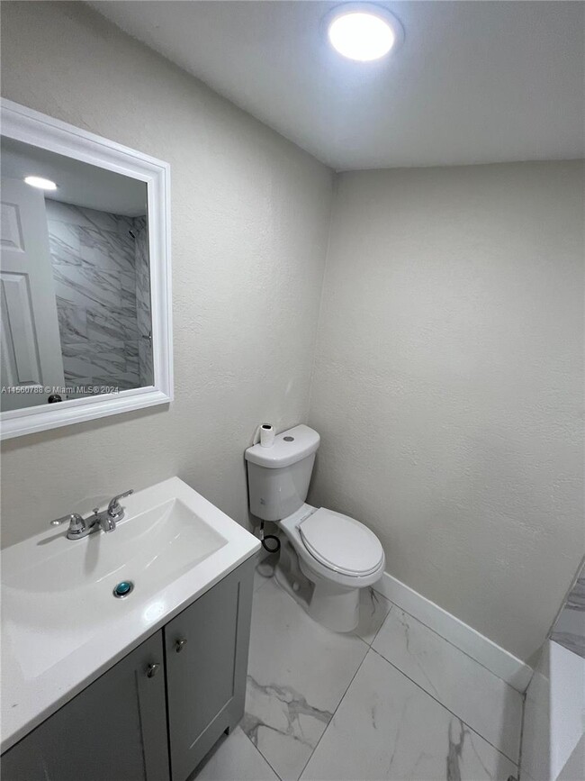 Foto del edificio - 582 E 18th St