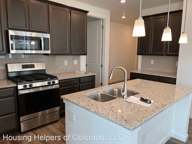 Foto del edificio - 4 br, 3 bath House - 1666 Drake Alley