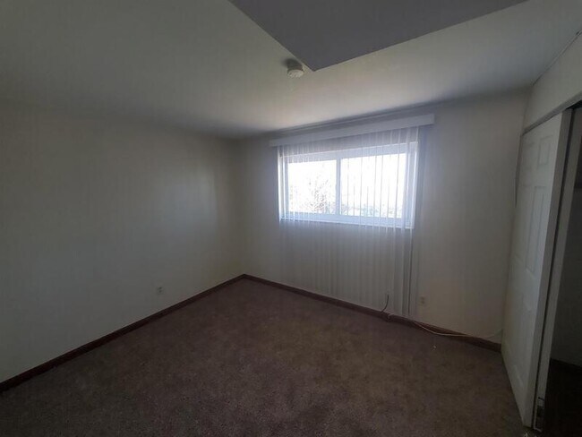 Building Photo - 14 Bruce Dr