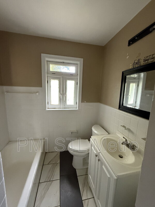 Building Photo - 2134 Rosebud Ave