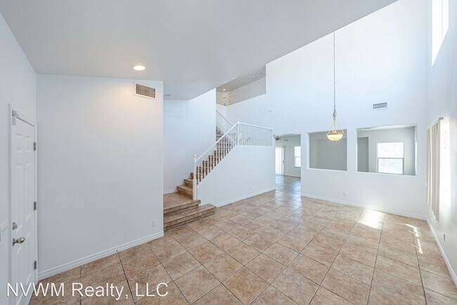 Building Photo - 4 br, 2.5 bath House - 5943 Beeline Ct
