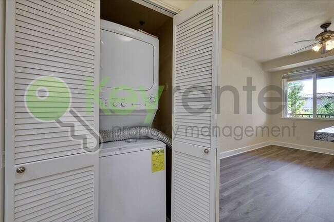 Foto del edificio - 1501 Secret Ravine Pkwy