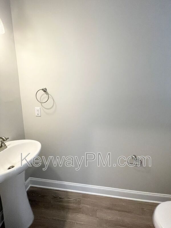 Building Photo - 301 Sumac Trail