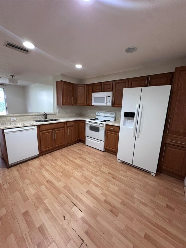 Building Photo - 1350 Sorrento Dr