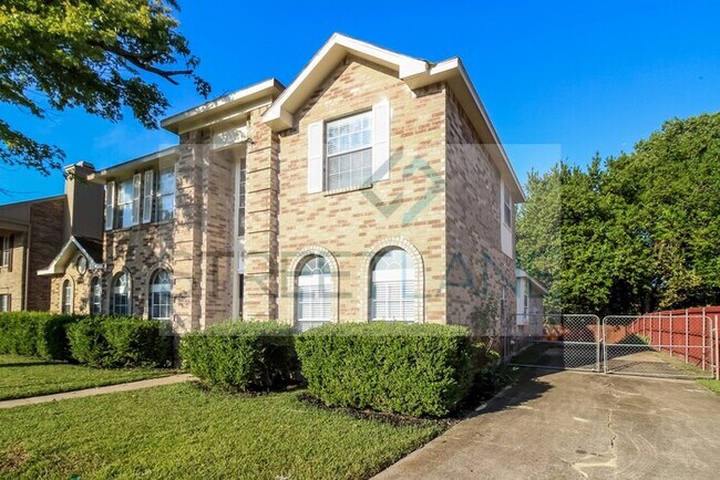 Building Photo - REDUCED!