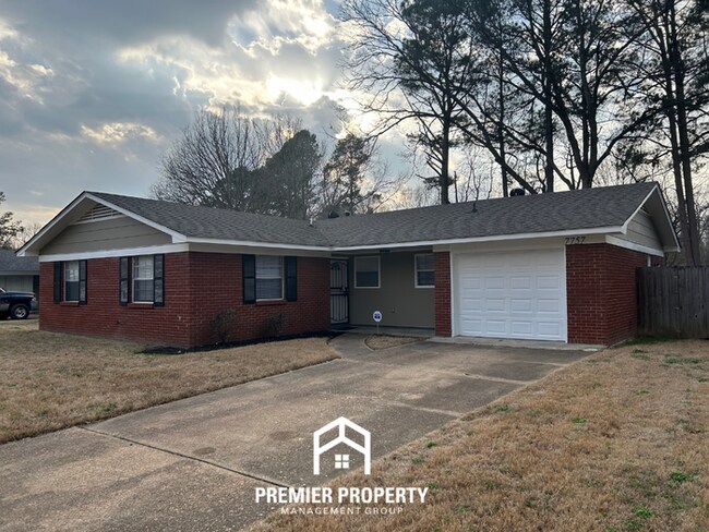 Foto del edificio - Spacious 4BR Home with Formal Dining, Fenced Yard & Garage in Southaven
