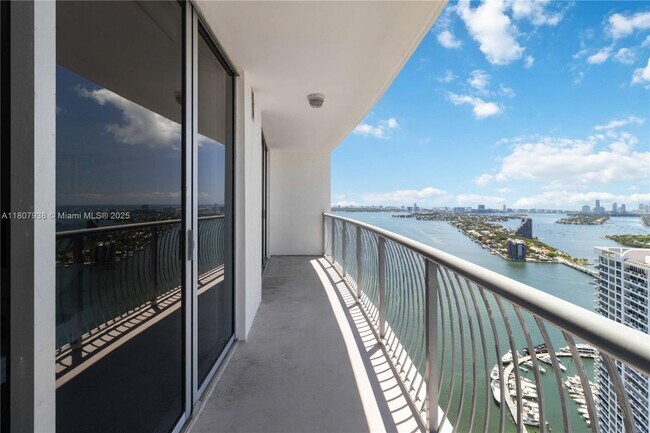 Foto del edificio - 1750 N Bayshore Dr