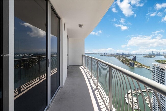 Building Photo - 1750 N Bayshore Dr