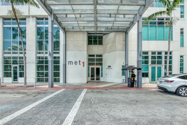 Foto del edificio - 300 S Biscayne Blvd