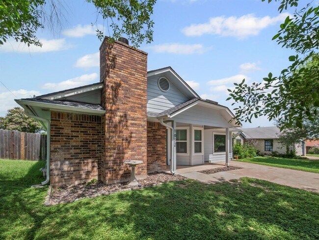 Building Photo - 1002 Cresswell Dr
