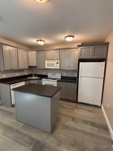 Building Photo - 1744 Farmington Ave
