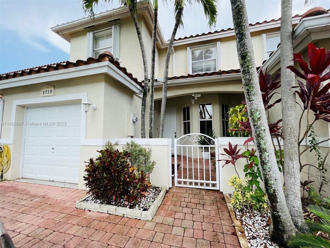 Foto principal - 9739 NW 44th Terrace