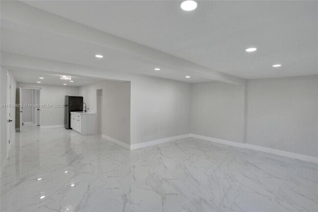 Foto del edificio - 3 bedroom in Miami FL 33150