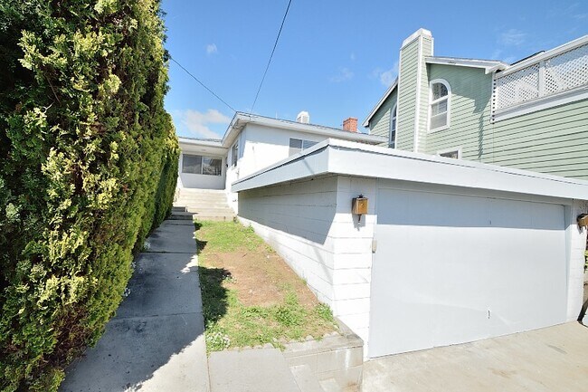 Building Photo - 4557 W 171st St