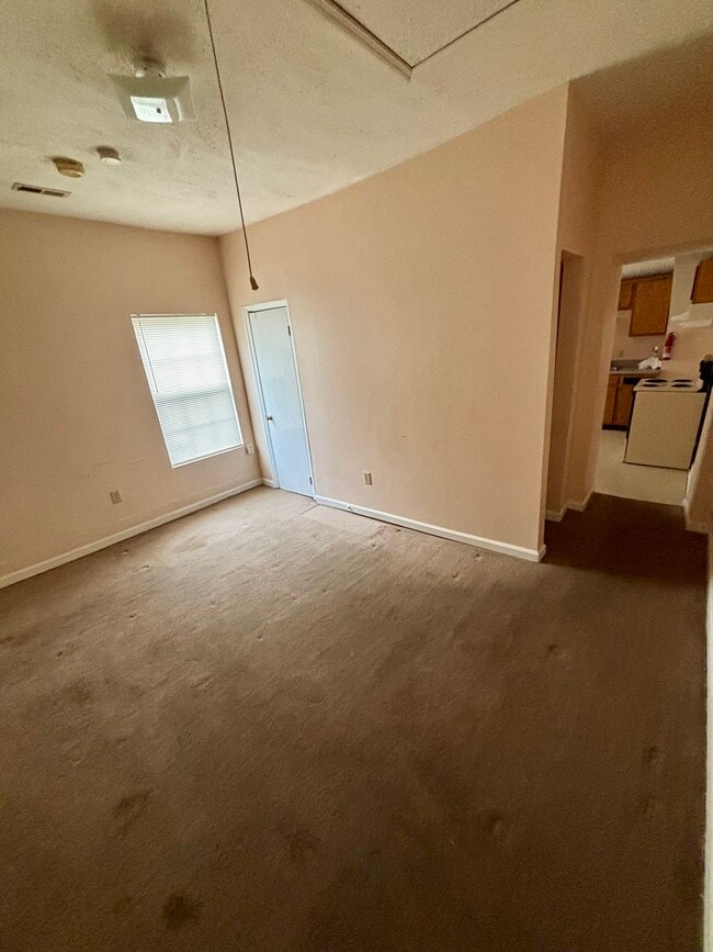 Building Photo - 1402 Grand Ave