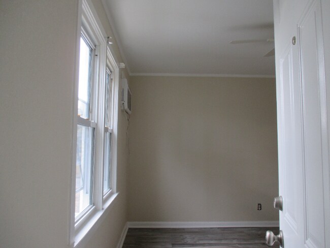 Building Photo - 9628 11th Bay St