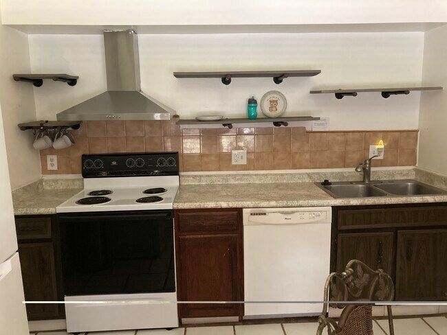 Foto del edificio - 526 Camino Ct