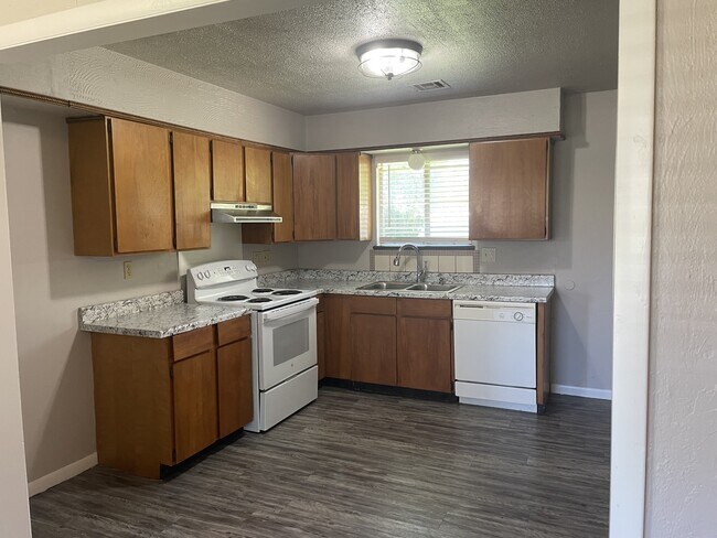 Foto del edificio - 712 SW 4th Pl