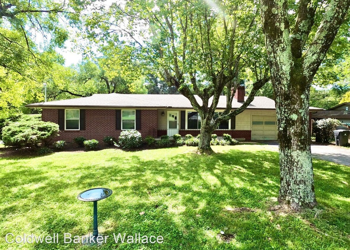 4 br, 3 bath House 7112 Hampshire Drive House Rental in Knoxville