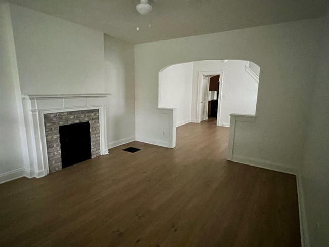 Building Photo - 897 Thomas Rd
